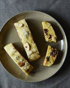 2014-1201_dark-chocolate-cherry-mandelbread-029