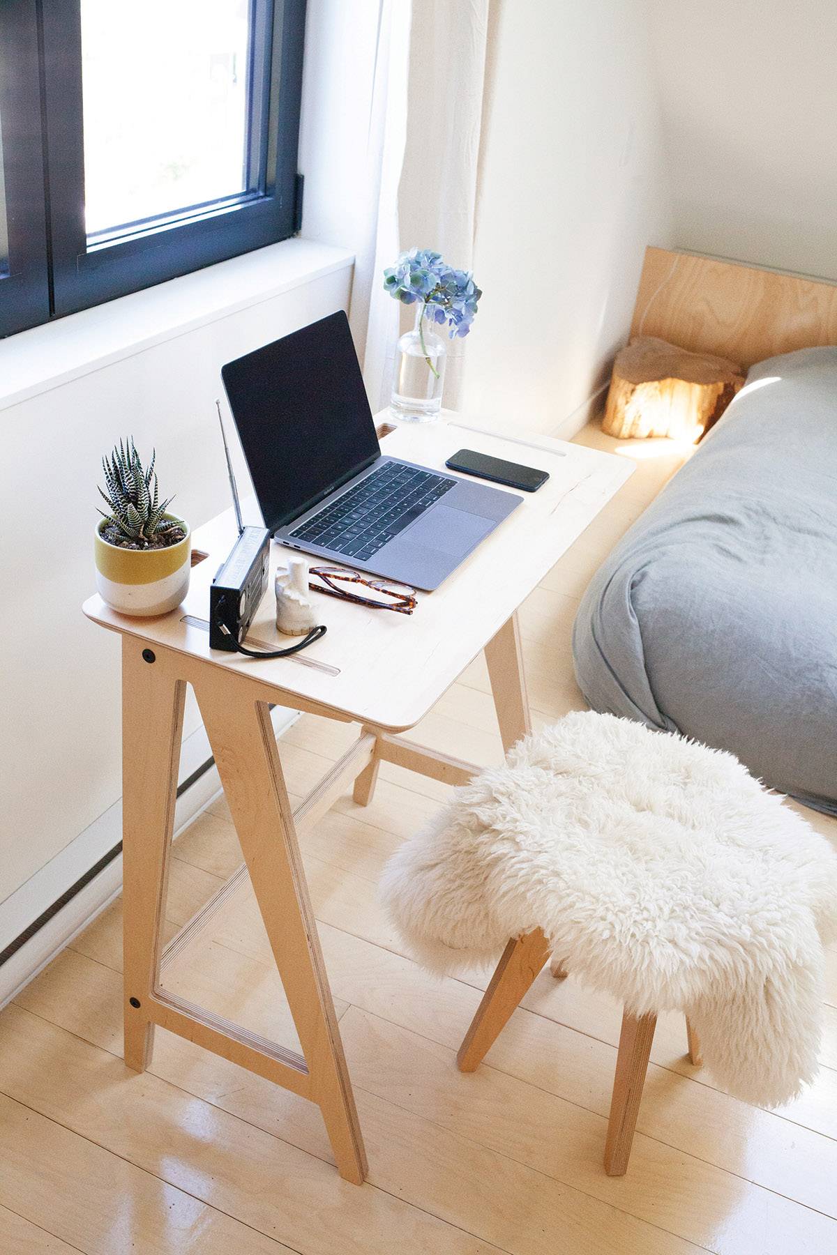 Caramba-Collection-Goldilock-desk-5-Photo-by-Adam-Gilmer
