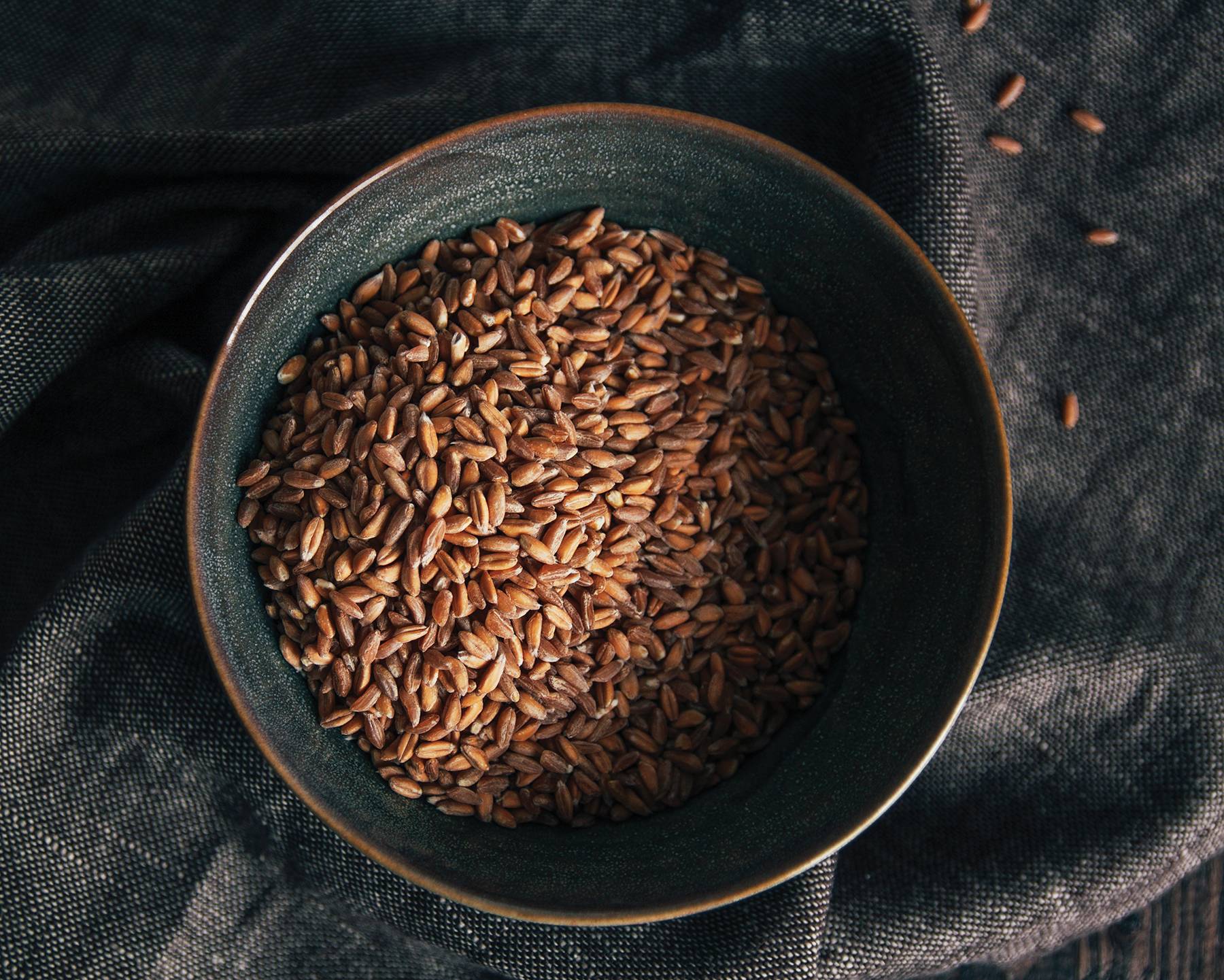 Raw spelt Raw spelt in a bowl