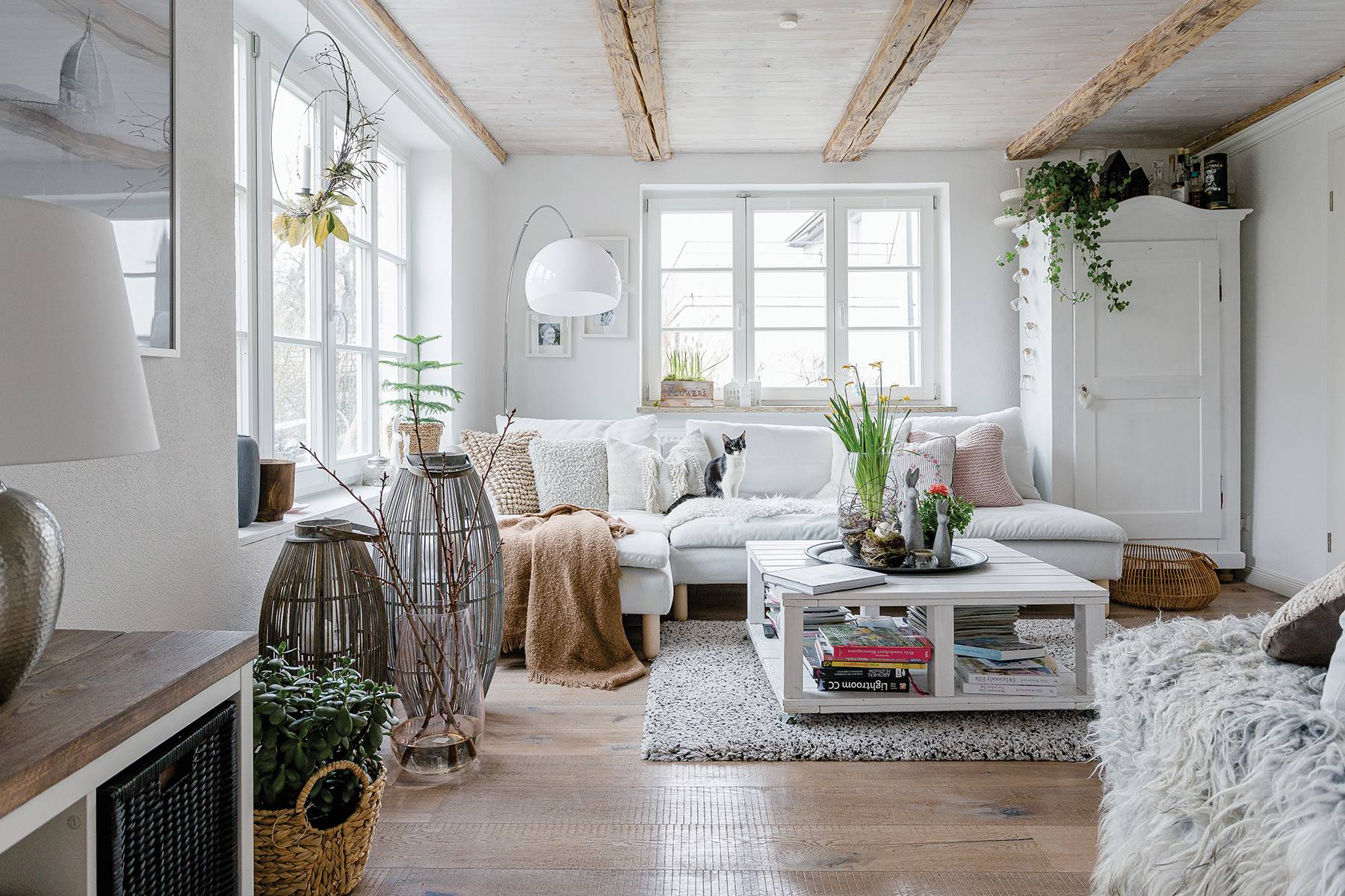 Cosy white living room with rustic accessories