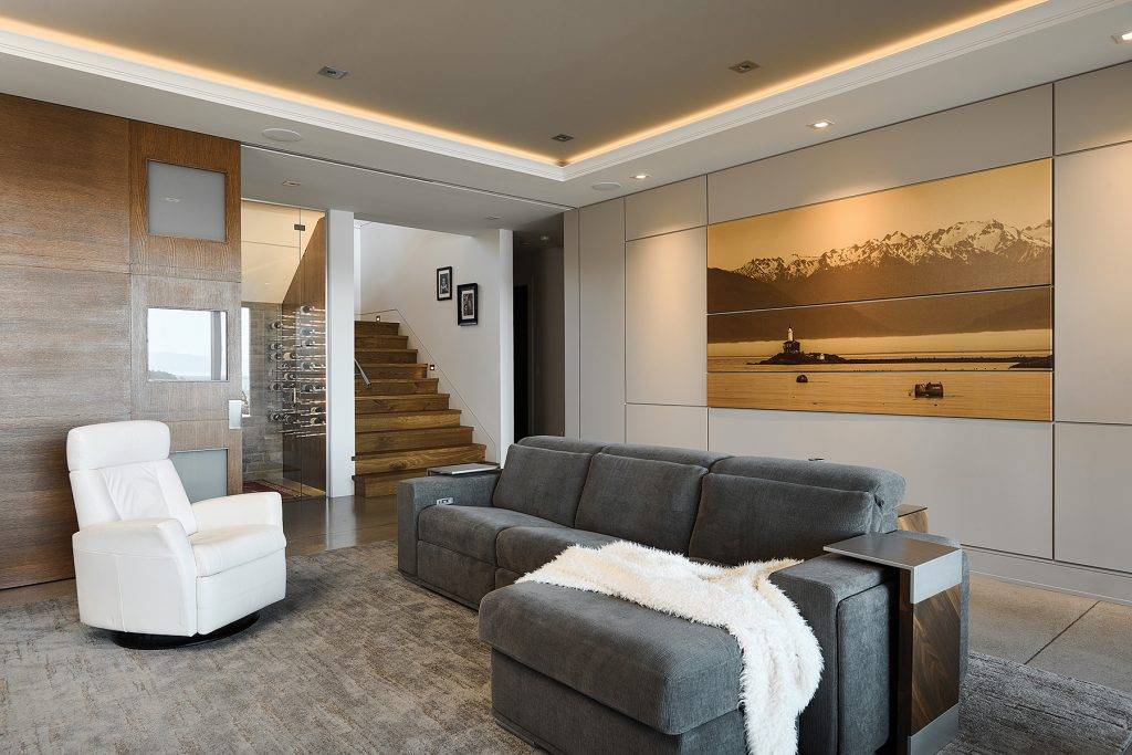 Serene Spaces by the Seaside - YAM Sept/Oct 2022