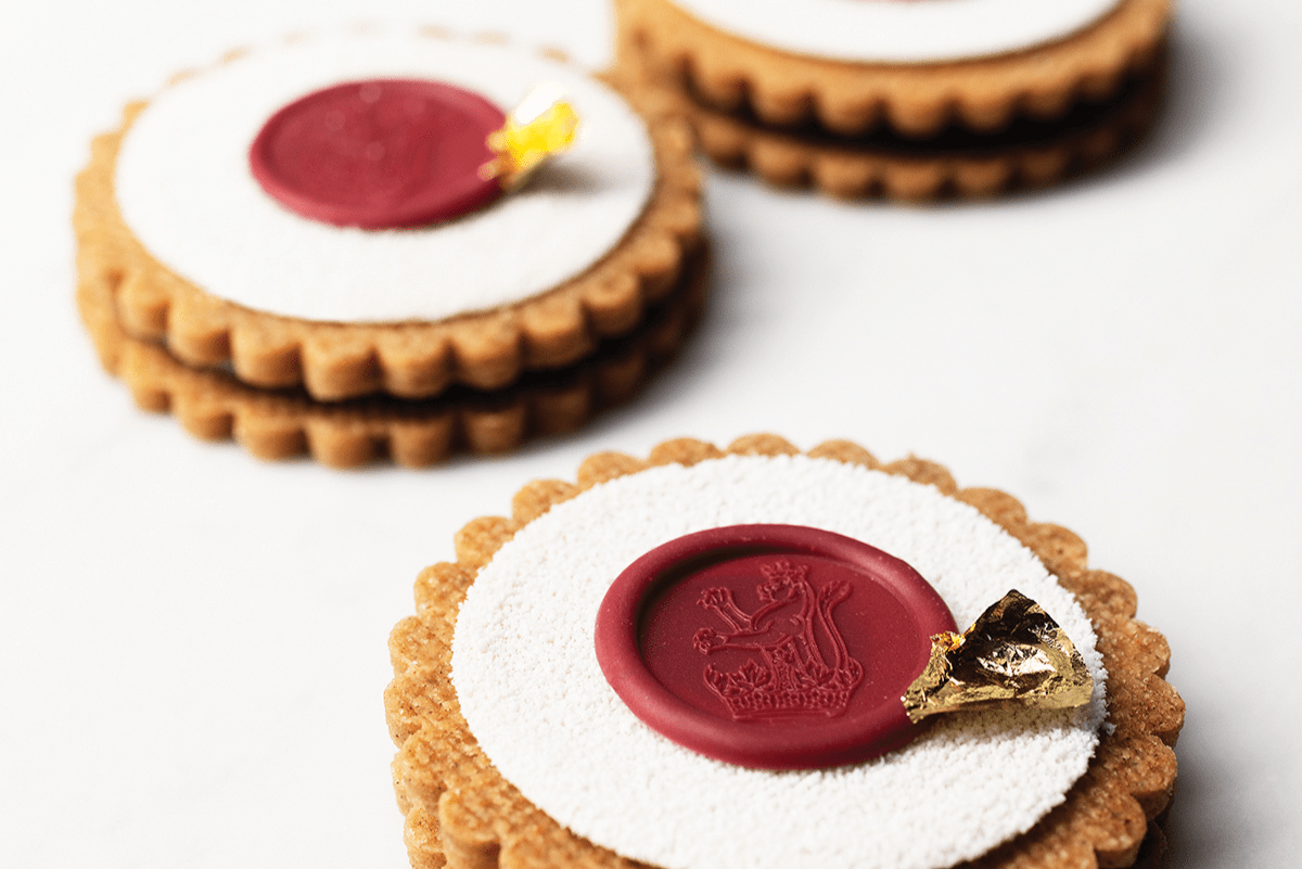 Speculaas cookies with banana caramel